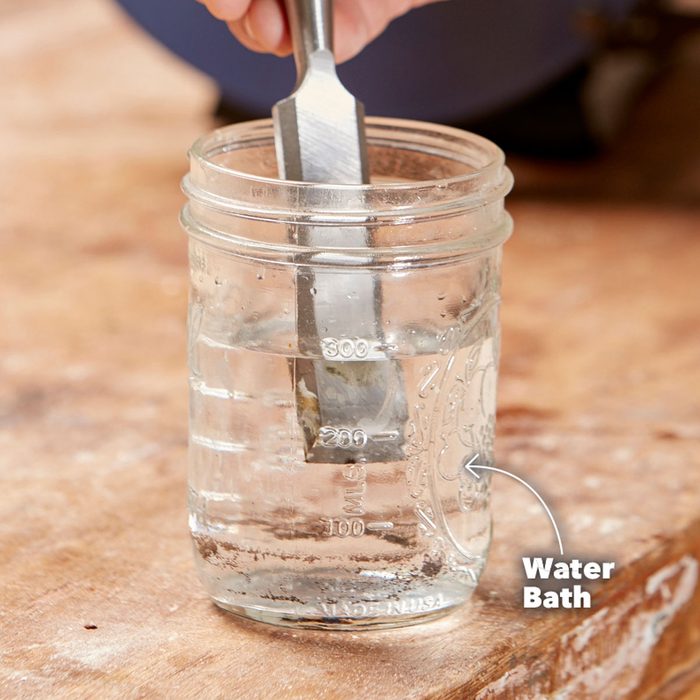 FH17ONO_582_07_007 Keep water handy