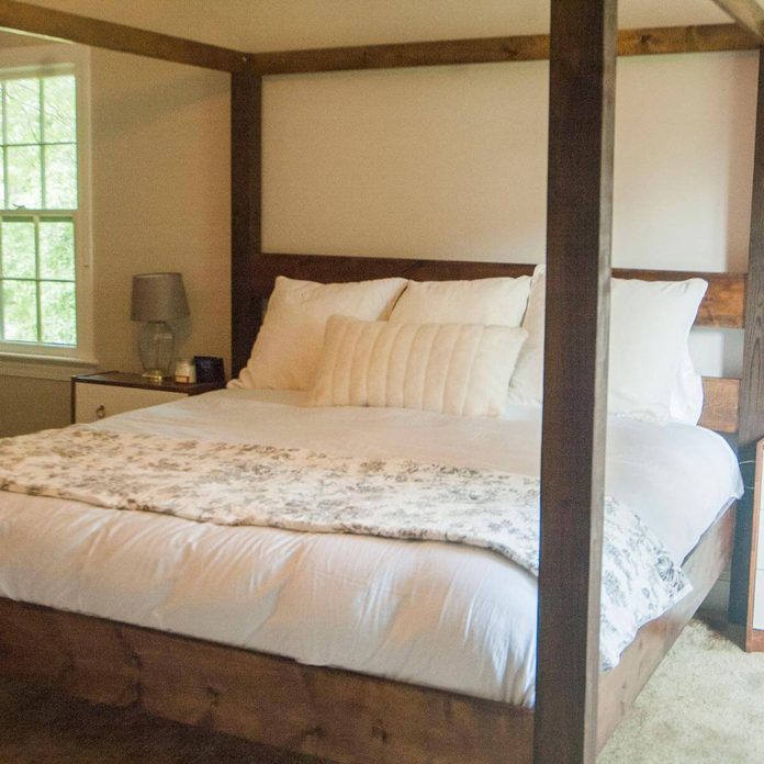 Minimalist-Canopy-Bed